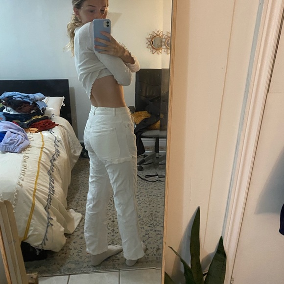 Super flattering white, low-waist, corduroy cargo pants! - Picture 2 of 3